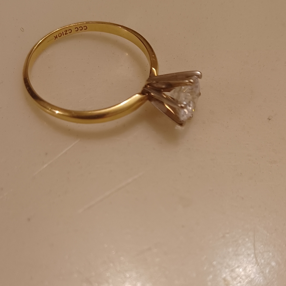 Elegant Gold Ring with Clear Stone Cz Size 7.5